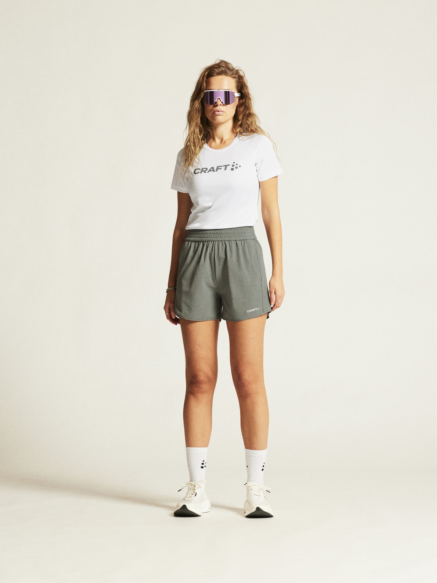 Tシャツ 1911785-900000 CORE ESSENCE LOGO TEE - WHITE [レディーズ]