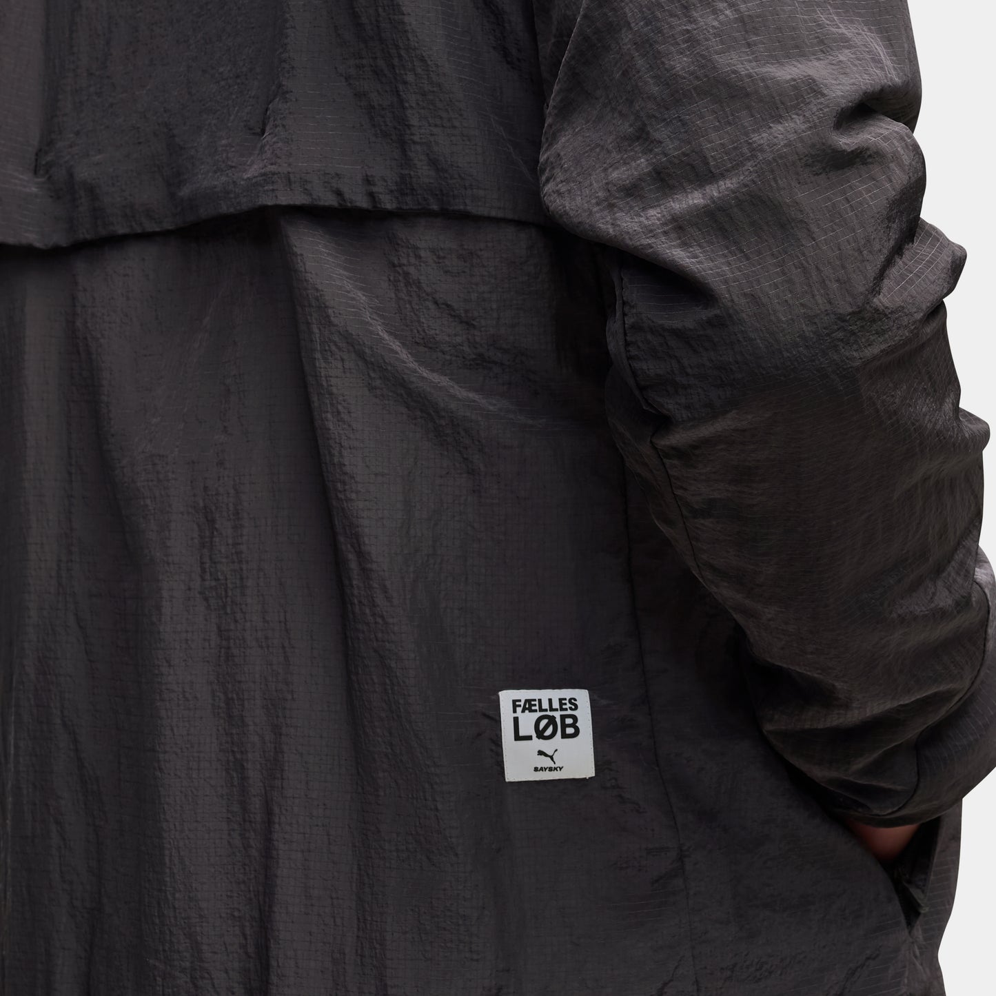 ランニングジャケット P52901399 M Puma X SAYSKY Primaloft Jacket - Flat Dark Gray [メンズ]