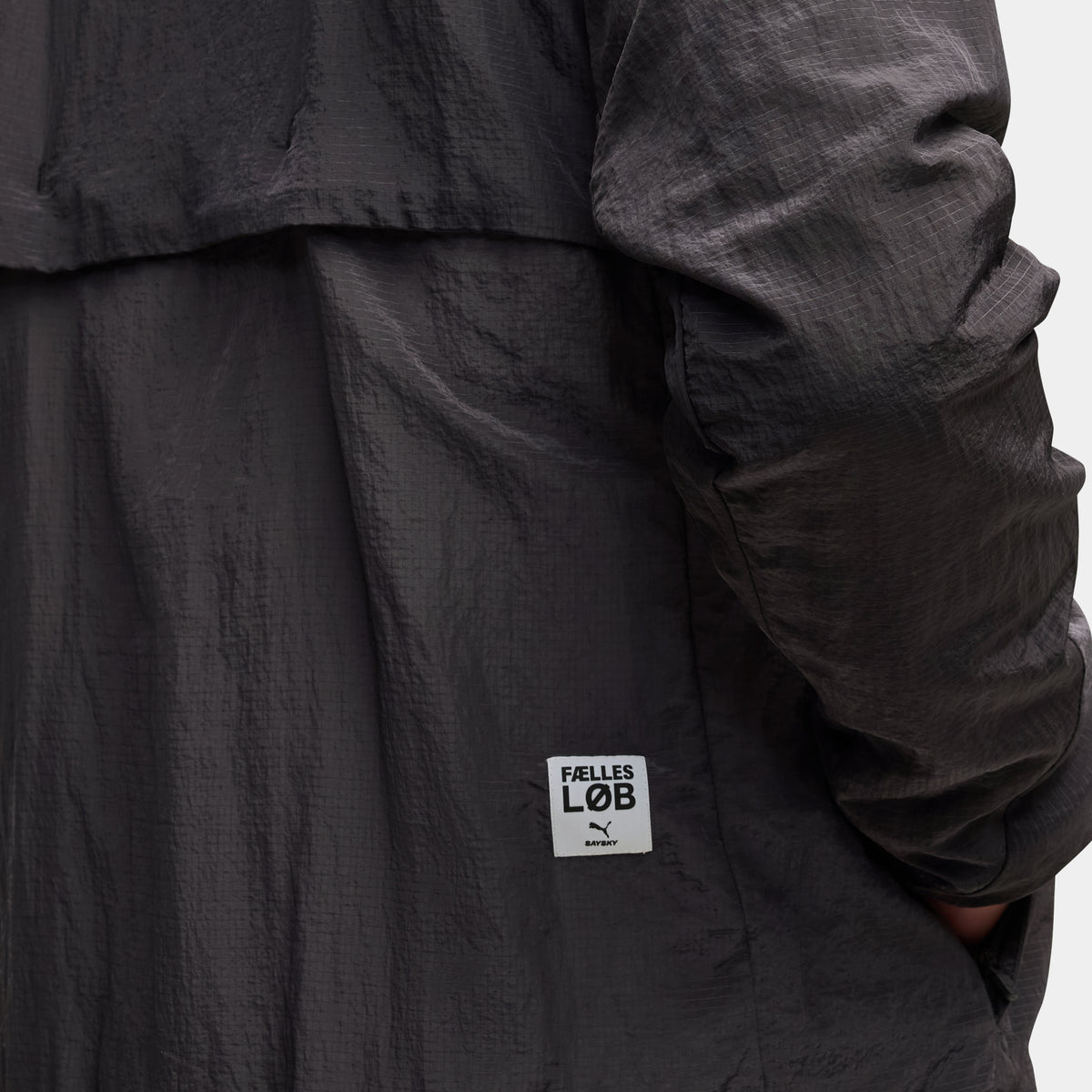 ランニングジャケット P52901399 M Puma X SAYSKY Primaloft Jacket - Flat Dark Gray [メンズ]