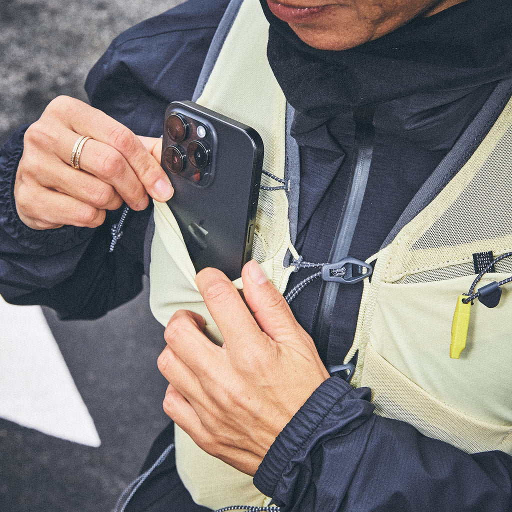 ハイドレーションベスト MUAVE101c411 Flow Vest 101 8リットル - Yellow [ユニセックス]