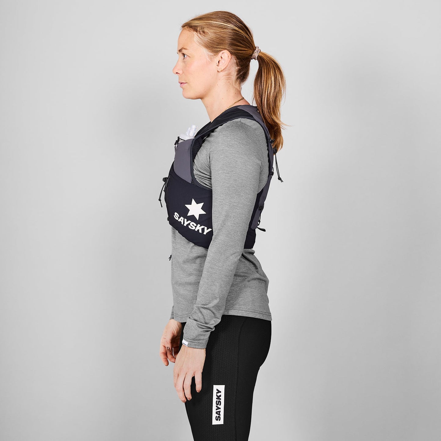 ランニングベスト XUAVE201c901 Flow Vest 201 12L- Black [ユニセックス]