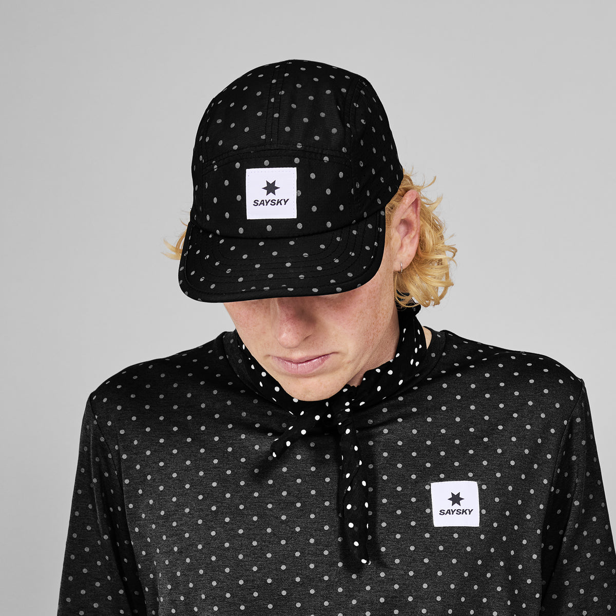 ランニングキャップ MUACA103c1018 Reflective Polka Combat Cap 103 - Black Reflective Polka Aop [ユニセックス]