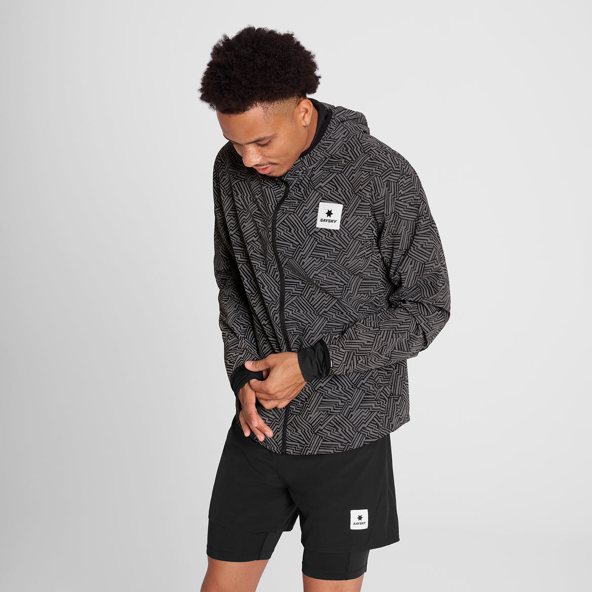 ランニングジャケット OMRJA01c1050 Reflective Blaze Jacket - Black Aop [メンズ]