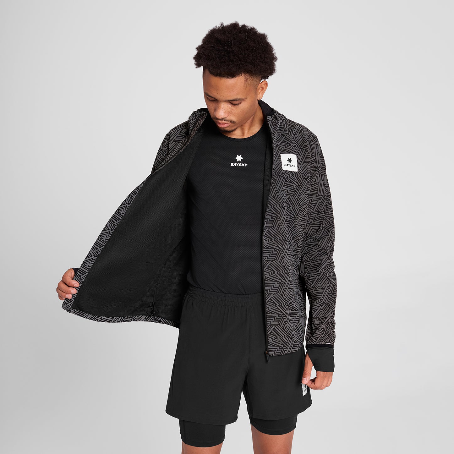 ランニングジャケット OMRJA01c1050 Reflective Blaze Jacket - Black Aop [メンズ]
