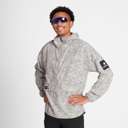 ランニングアノラック OMRJA23c1049 Camo Pace Anorak - Sand Aop [メンズ]