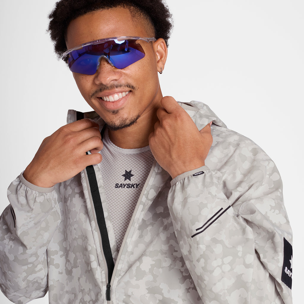 ランニングアノラック OMRJA23c1049 Camo Pace Anorak - Sand Camo Aop [メンズ]