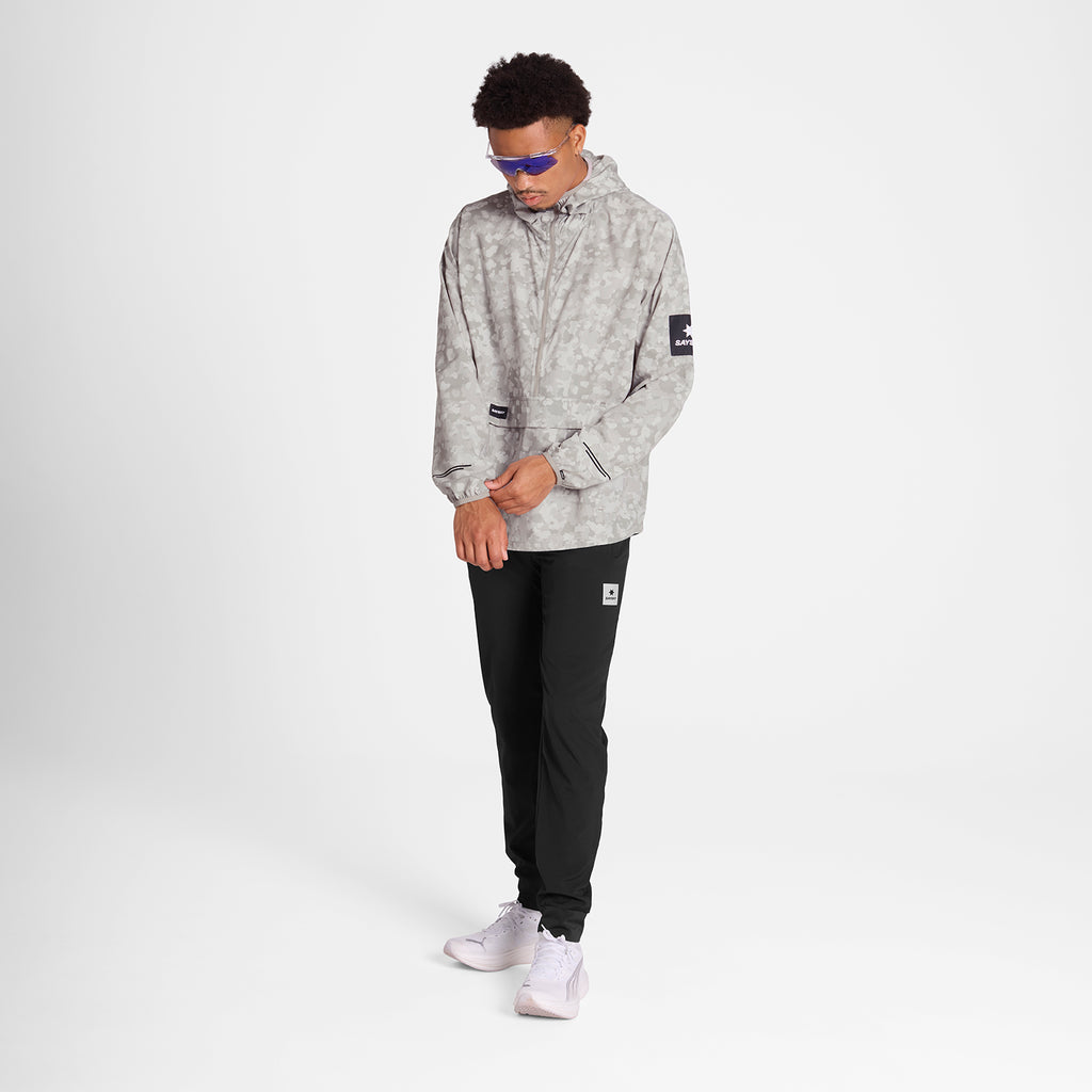 ランニングアノラック OMRJA23c1049 Camo Pace Anorak - Sand Camo Aop [メンズ]