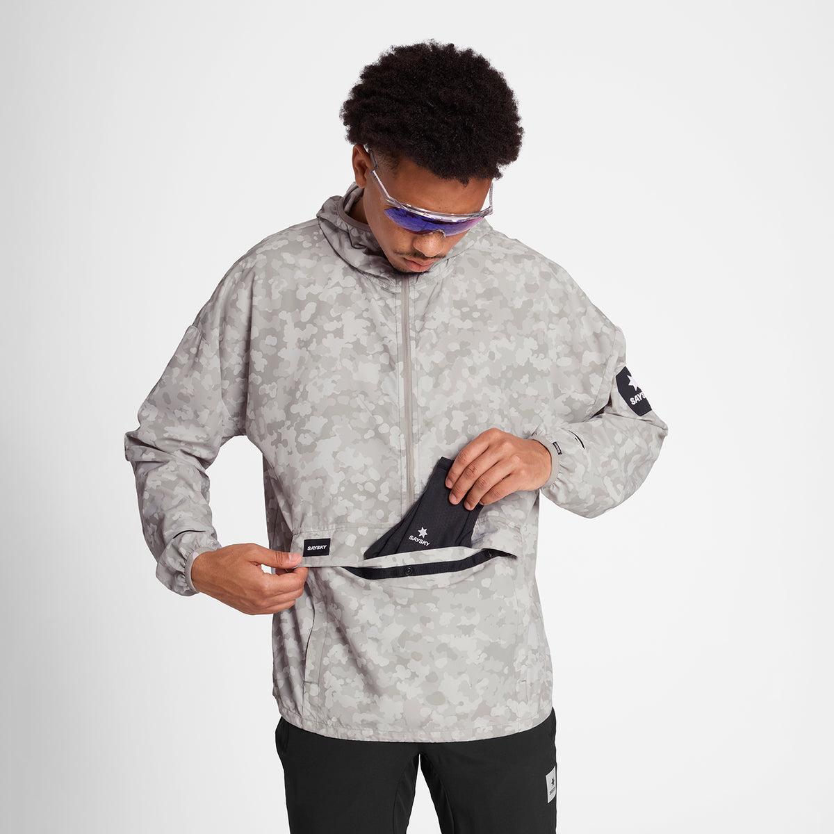 ランニングアノラック OMRJA23c1049 Camo Pace Anorak - Sand Camo Aop [メンズ]