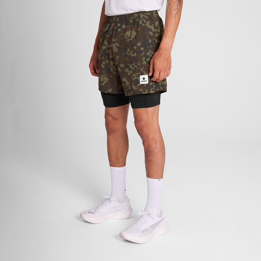 ランニングショーツ OMRSH20c1048 Camo Pace 2-in-1 Shorts 5inch - Brown Aop [メンズ]