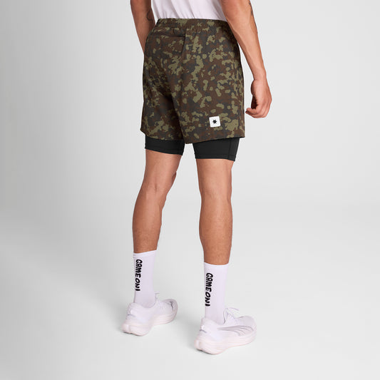 ランニングショーツ OMRSH20c1048 Camo Pace 2-in-1 Shorts 5inch - Brown Aop [メンズ]
