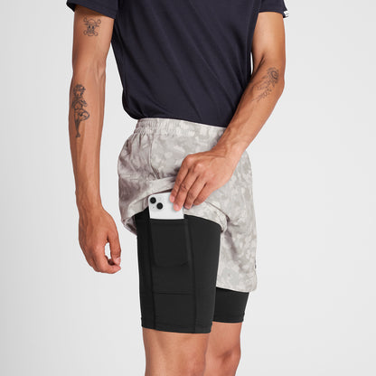 ランニングショーツ OMRSH20c1049 Camo Pace 2-in-1 Shorts 5inch - Sand Aop [メンズ]