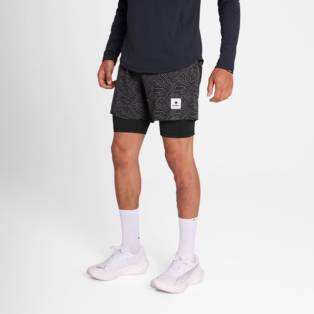 ランニングショーツ OMRSH20c1050 Reflective Pace 2-in-1 Shorts 5inch - Black Aop [メンズ]