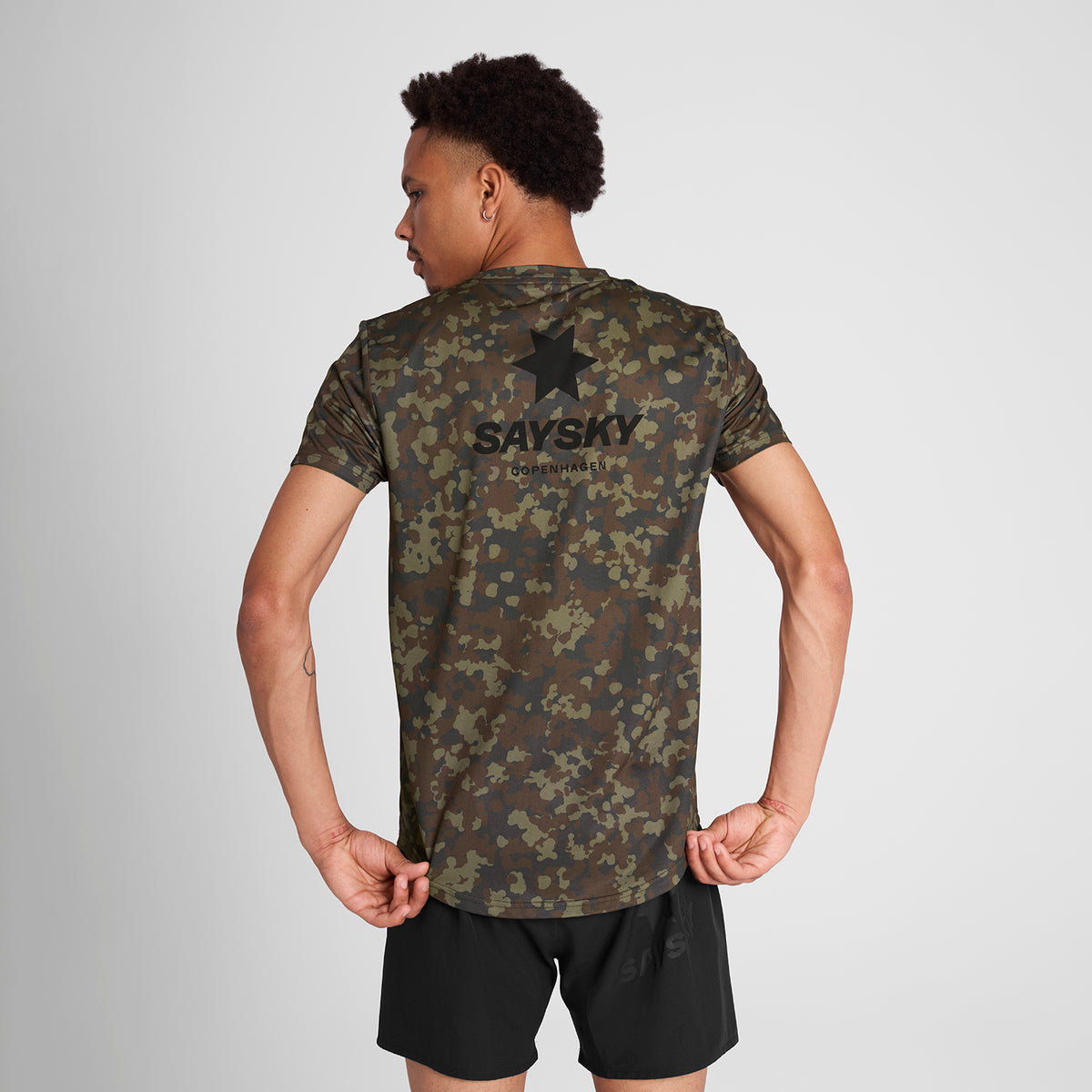 ランニングTシャツ OMRSS31c1048 Camo Combat T-shirt - Brown Camo Aop [メンズ]