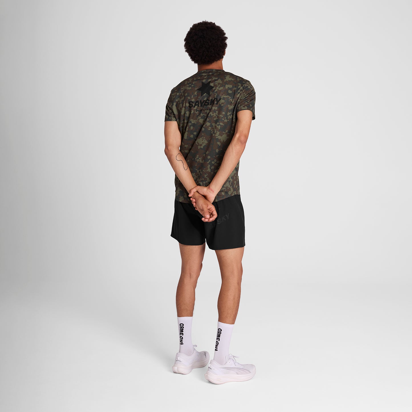 ランニングTシャツ OMRSS31c1048 Camo Combat T-shirt - Brown Aop [メンズ]