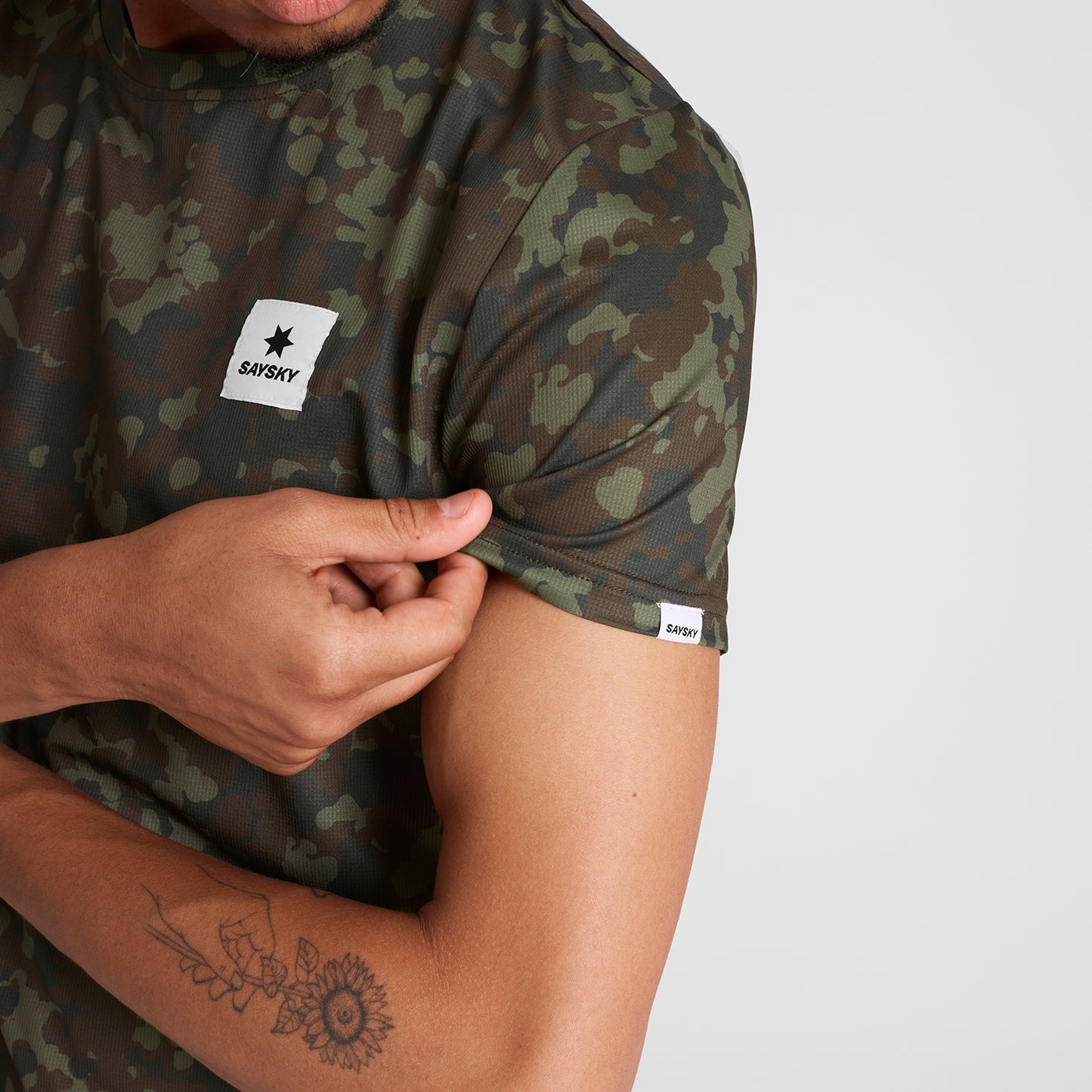 ランニングTシャツ OMRSS31c1048 Camo Combat T-shirt - Brown Aop [メンズ]