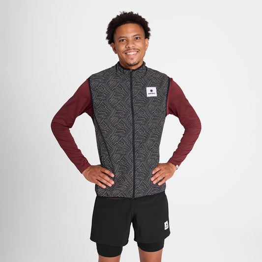 ランニングベスト OMRVE01c1050 Reflective Pace Vest - Black Aop [メンズ]