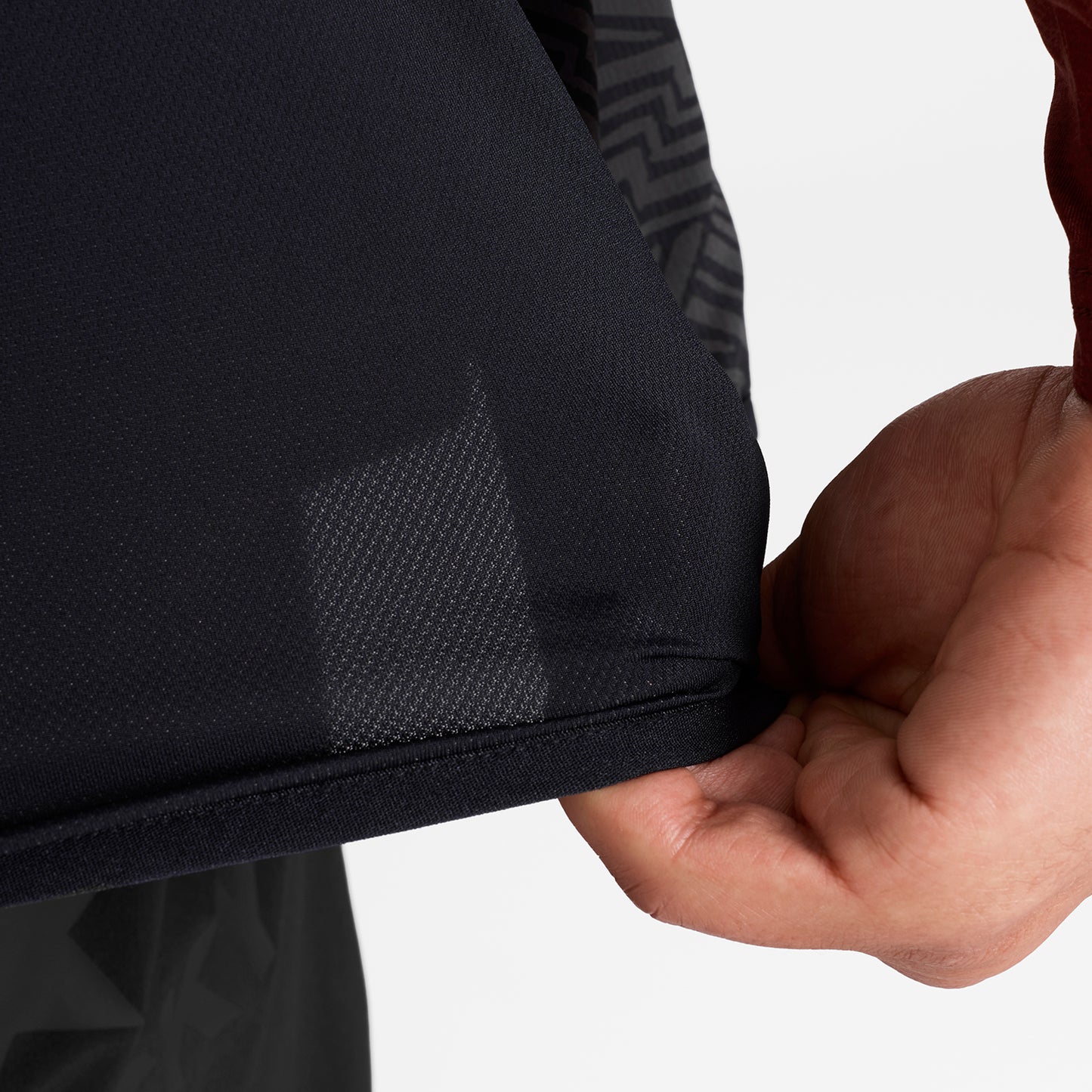 ランニングベスト OMRVE01c1050 Reflective Pace Vest - Black Aop [メンズ]