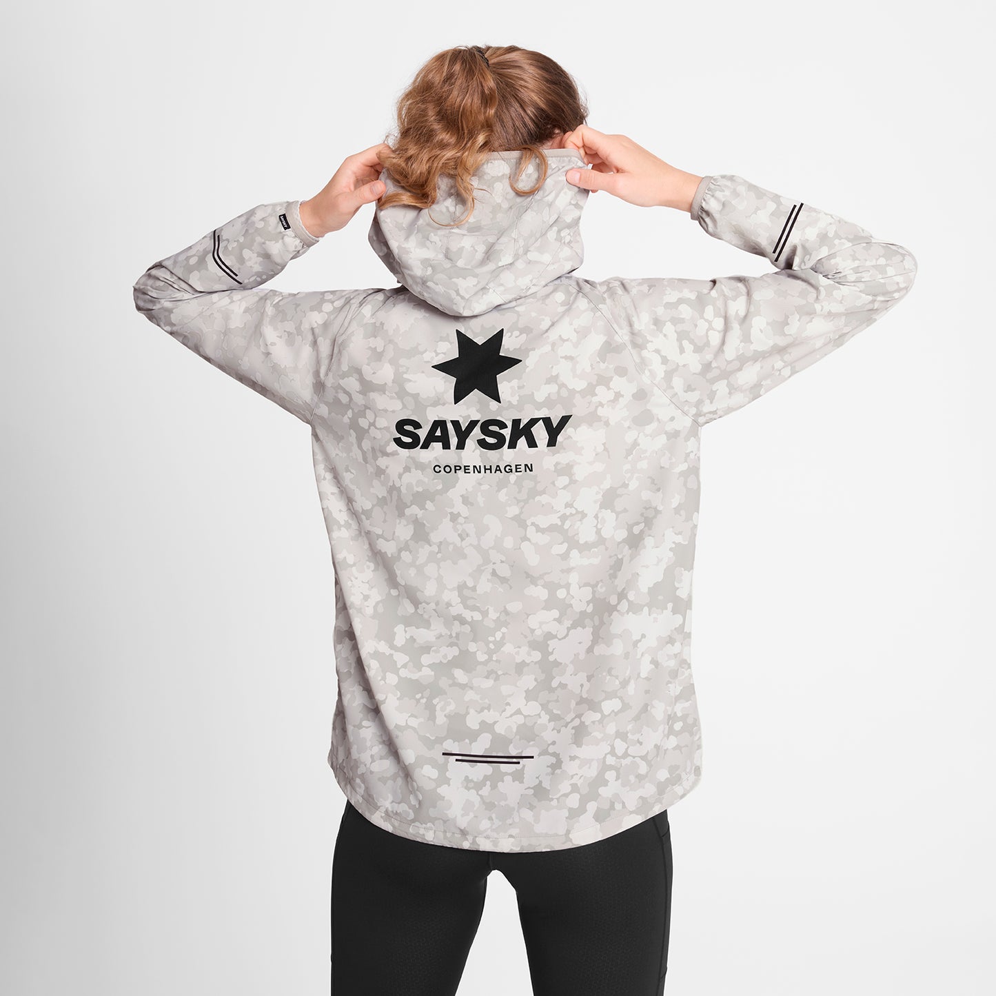 ランニングジャケット OWRJA21c1049 W Camo Pace Jacket - Sand Aop [レディーズ]