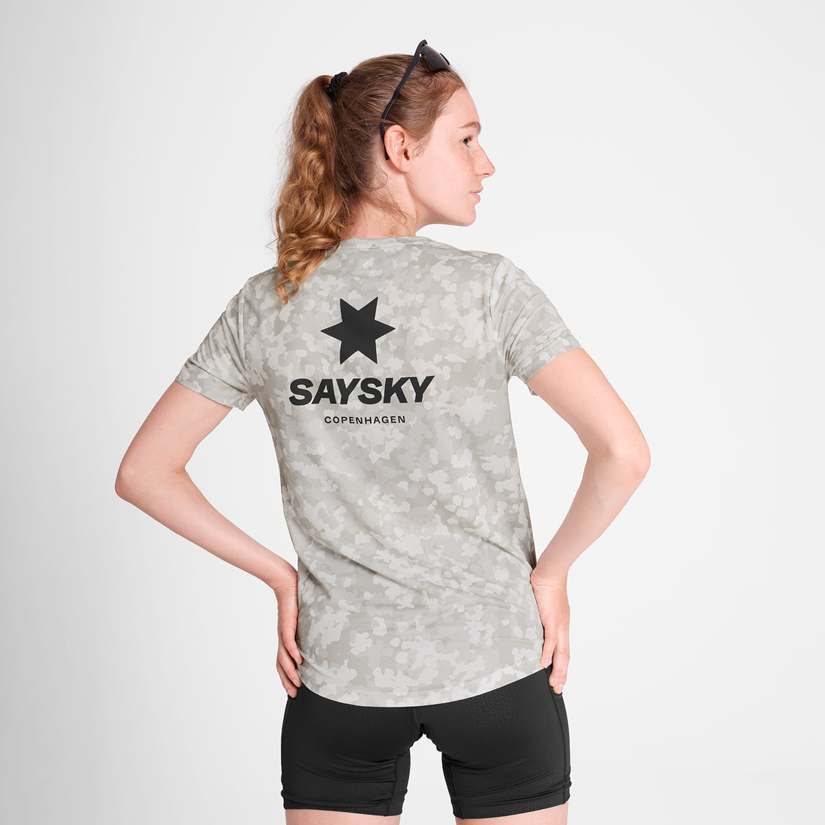 ランニングTシャツ OWRSS31c1049 Wmns Camo Combat T-shirt - Sand Camo Aop [レディーズ]