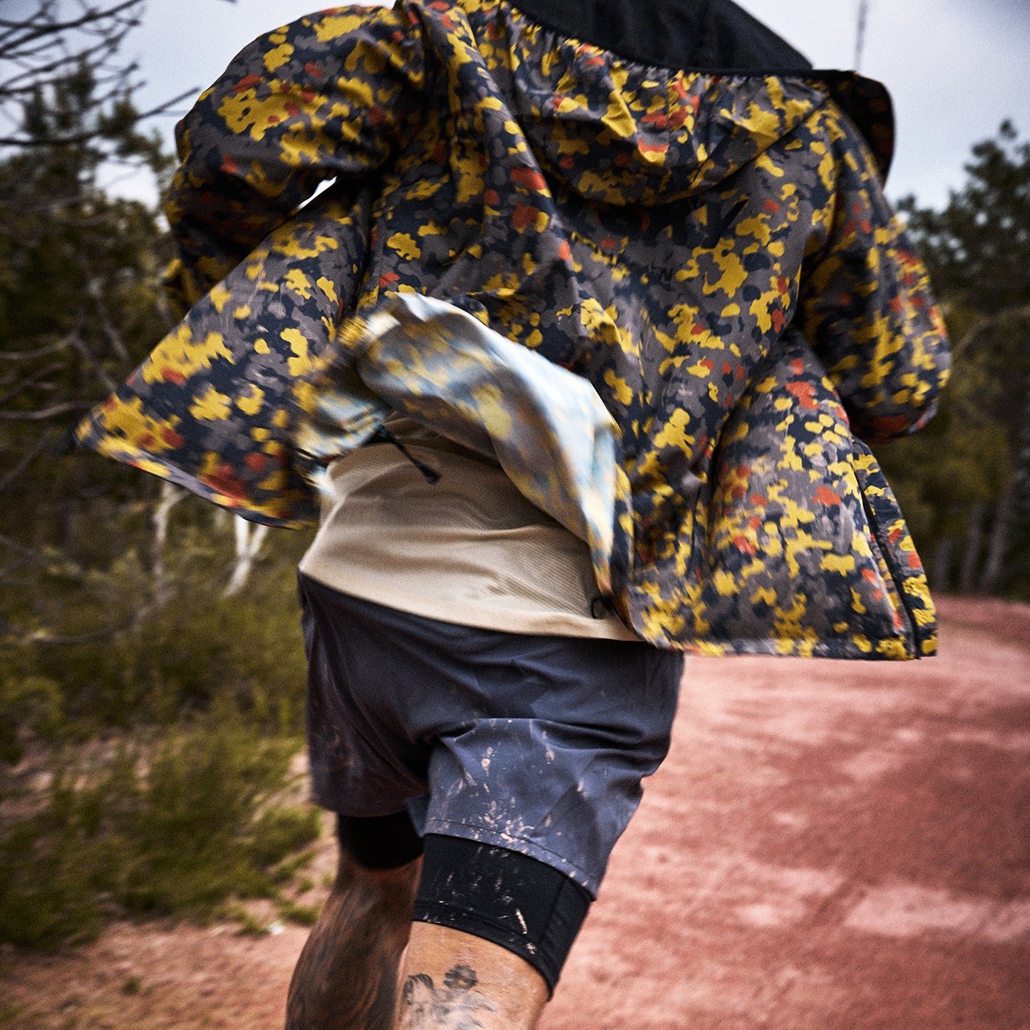 ランニングジャケット MMRJA03c1019 Camo Pace Jacket - Yellow/Grey Flecktarn Fall Camo [メンズ]