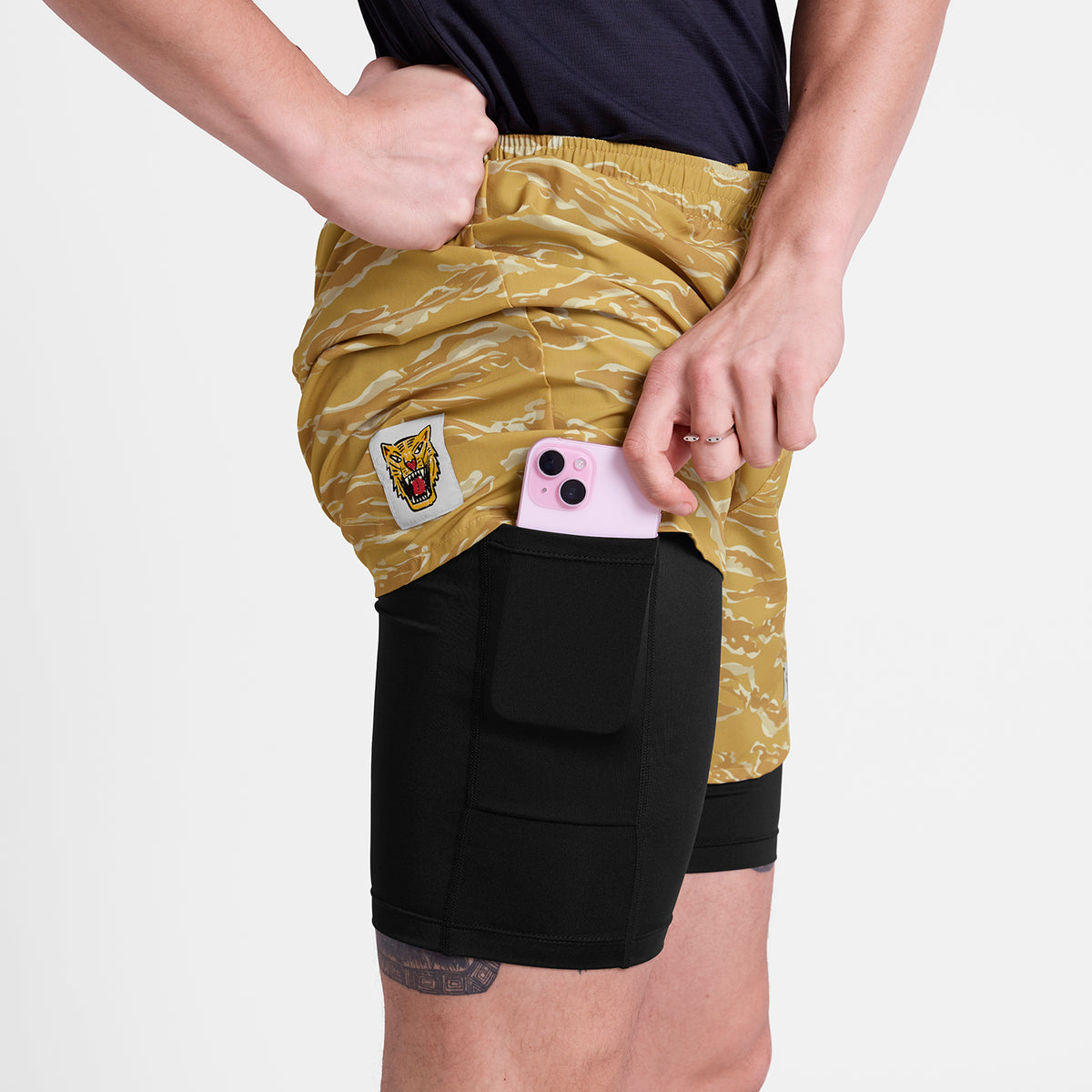 ランニングショーツ SM40007c1064 Tiger Pace 2-in-1 Shorts 5inch - Yellowcamo [メンズ]