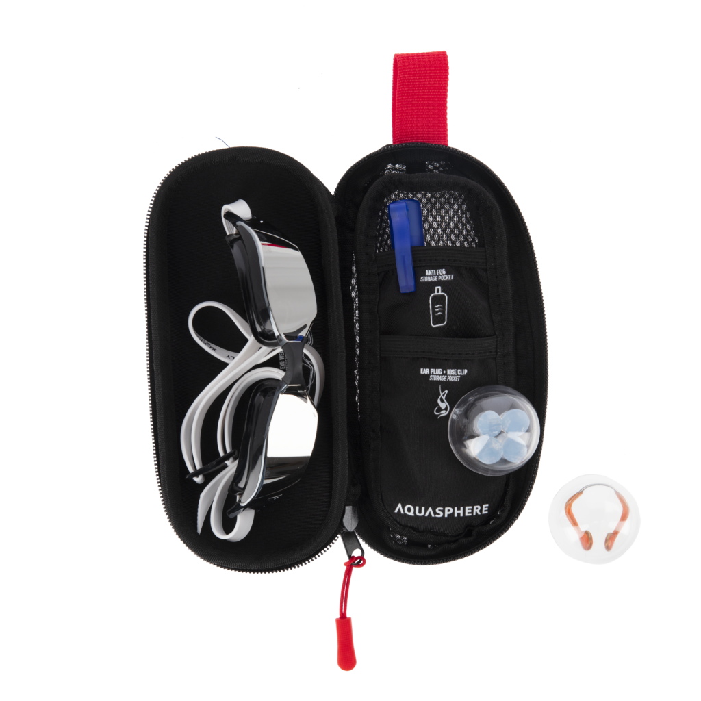 スイムゴーグルケース AQAS-176106 Swim Goggle Case - Black/Red