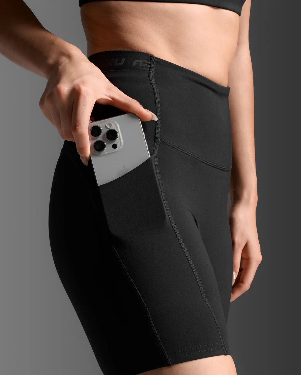 ランニングタイツ WA6907b-BLK-BLK Form Stash Hi-rise Compression 6inch Shorts - Blk/Blk [レディーズ]