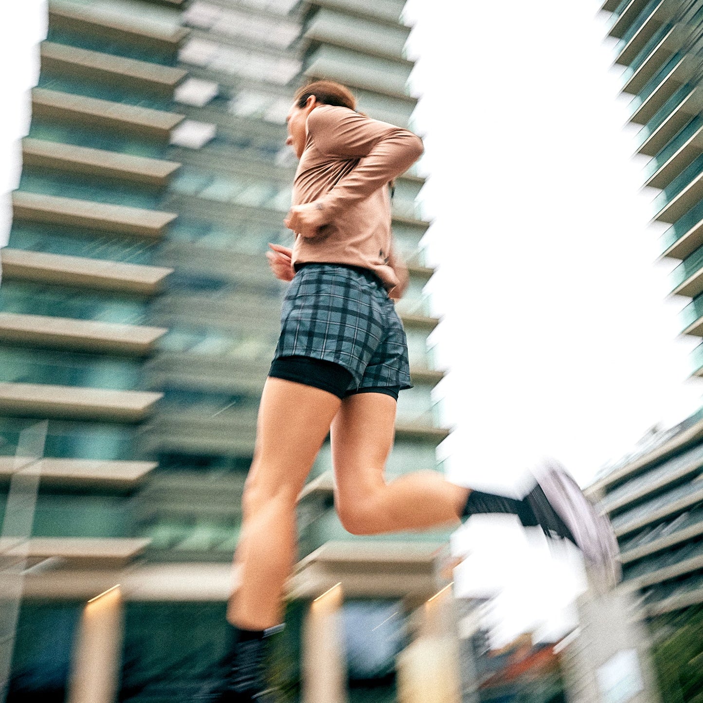 ランニングショーツ KWRSH04c1007 Wmns Checker Pace 2-in-1 Shorts 3inch - Grey Checker [レディーズ]
