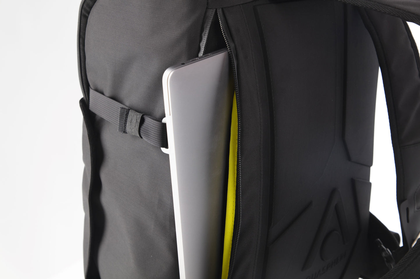 トランジションバックパック AQAS-200171 Transition Backpack - Black/B.yellow [ユニセックス]
